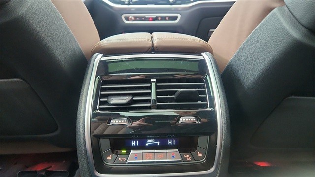 2025 BMW X7 M60i AWD