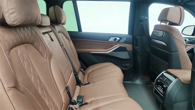 2025 BMW X7 M60i AWD