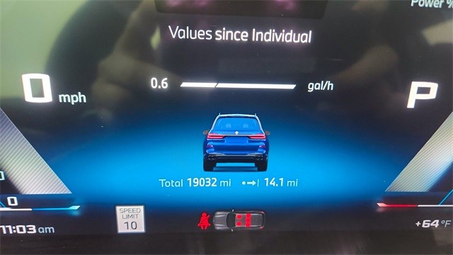 2025 BMW X7 M60i AWD