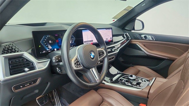 2025 BMW X7 M60i AWD