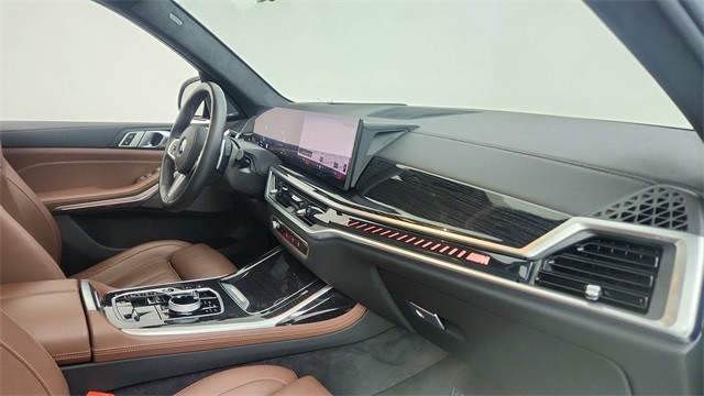 2025 BMW X7 M60i AWD