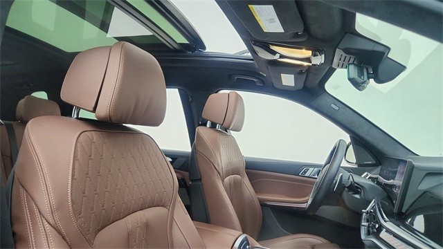 2025 BMW X7 M60i AWD