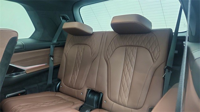 2025 BMW X7 M60i AWD