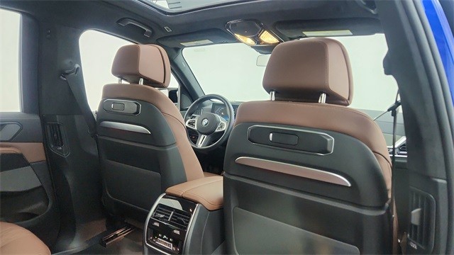 2025 BMW X7 M60i AWD