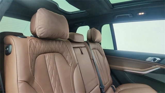 2025 BMW X7 M60i AWD