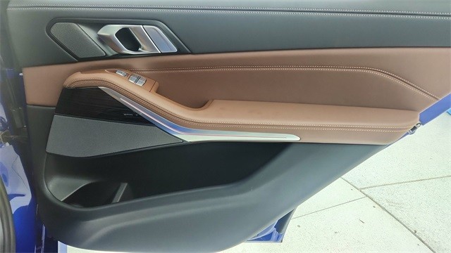 2025 BMW X7 M60i AWD