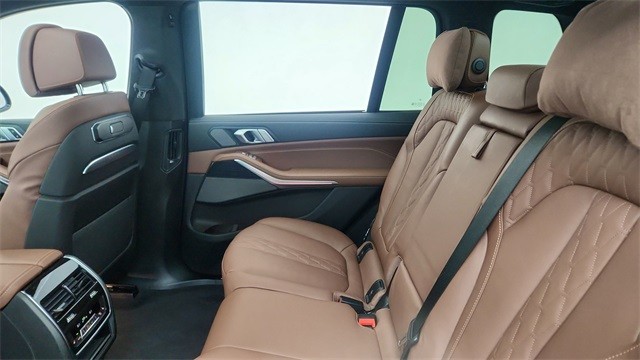 2025 BMW X7 M60i AWD