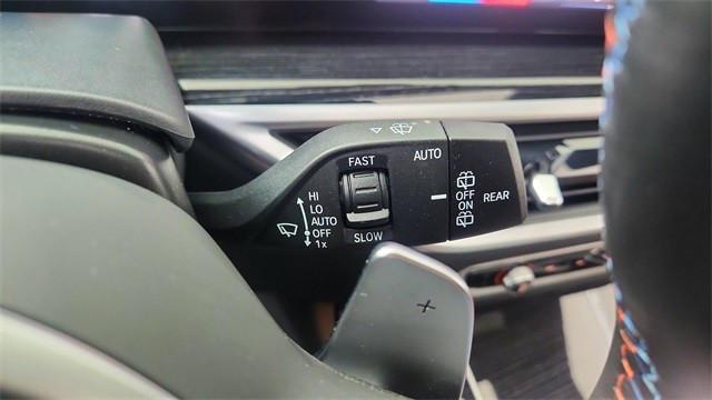 2025 BMW X7 M60i AWD