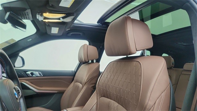2025 BMW X7 M60i AWD
