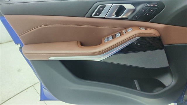 2025 BMW X7 M60i AWD