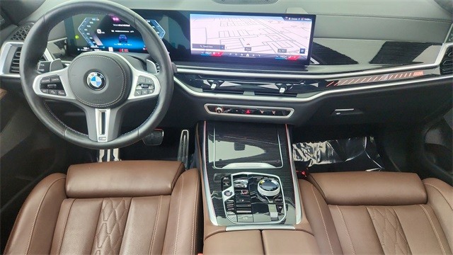 2025 BMW X7 M60i AWD