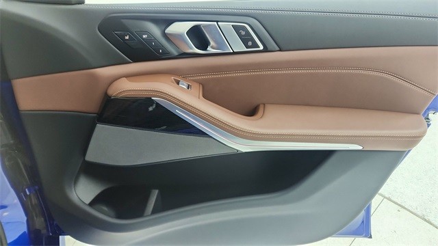 2025 BMW X7 M60i AWD