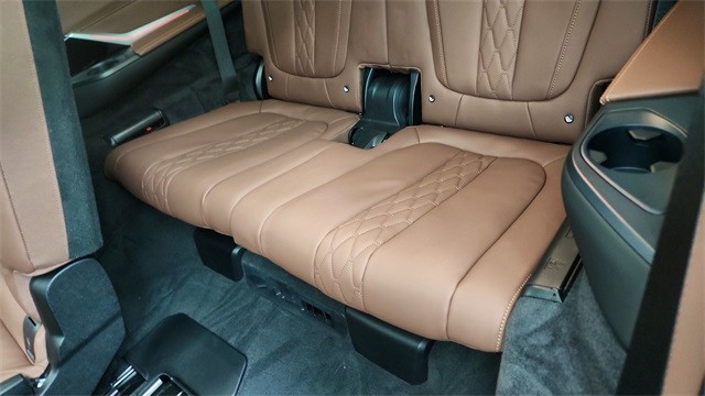 2025 BMW X7 M60i AWD