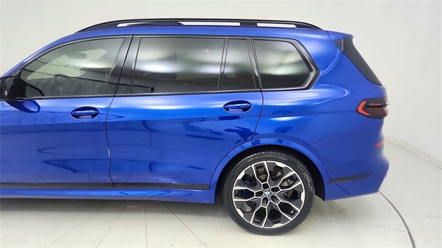 2025 BMW X7 M60i AWD