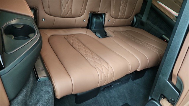 2025 BMW X7 M60i AWD