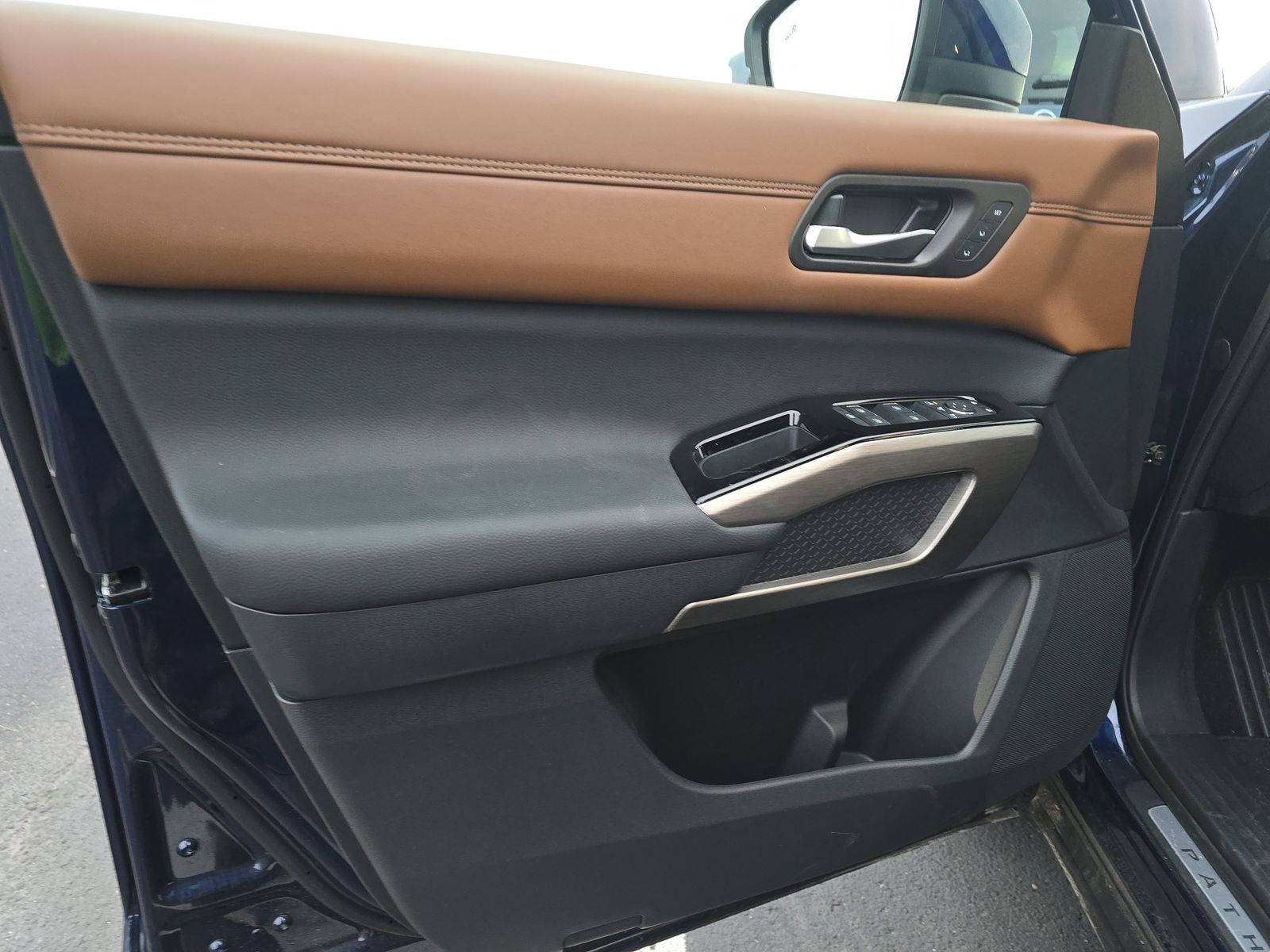 2024 Nissan Pathfinder Platinum FWD