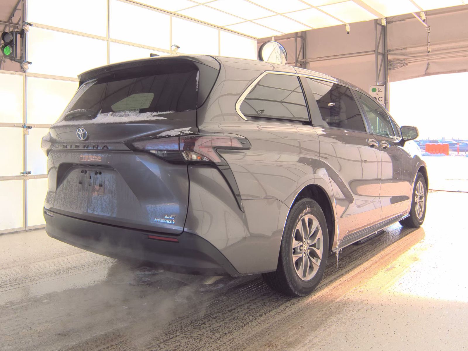 2024 Toyota Sienna LE FWD