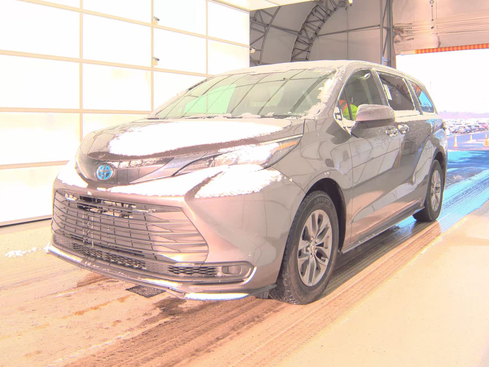 2024 Toyota Sienna LE FWD