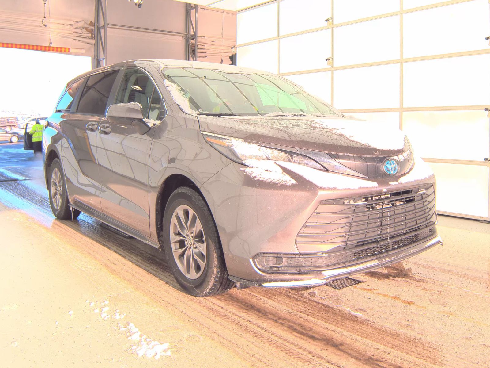 2024 Toyota Sienna LE FWD