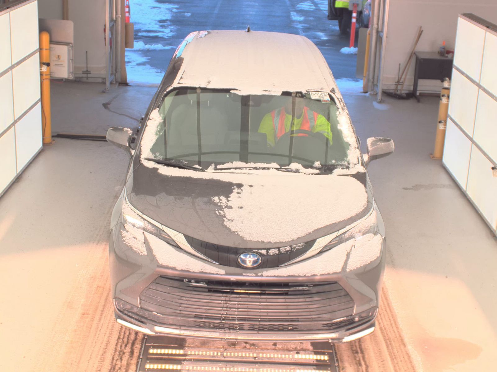 2024 Toyota Sienna LE FWD