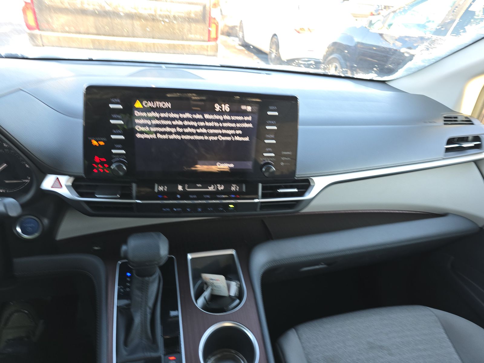 2024 Toyota Sienna LE FWD