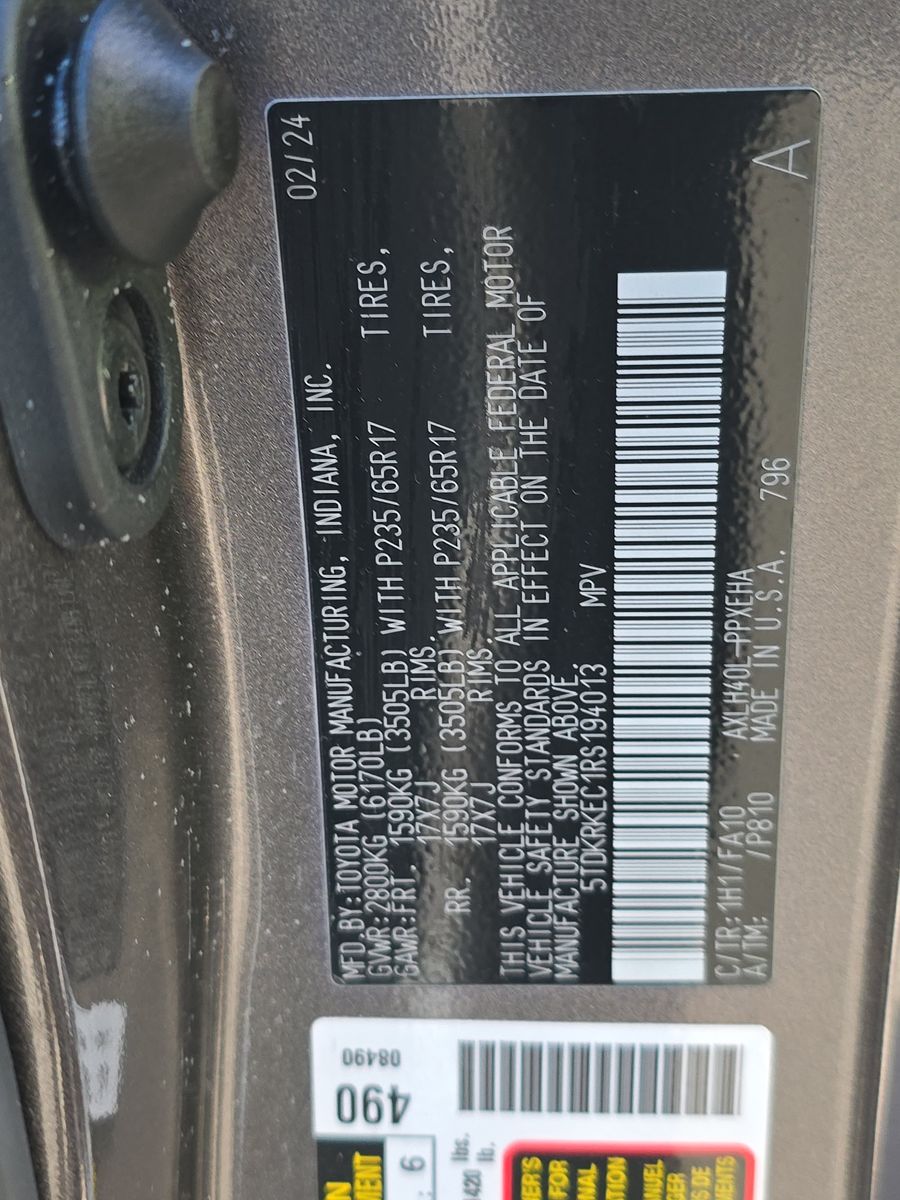 2024 Toyota Sienna LE FWD