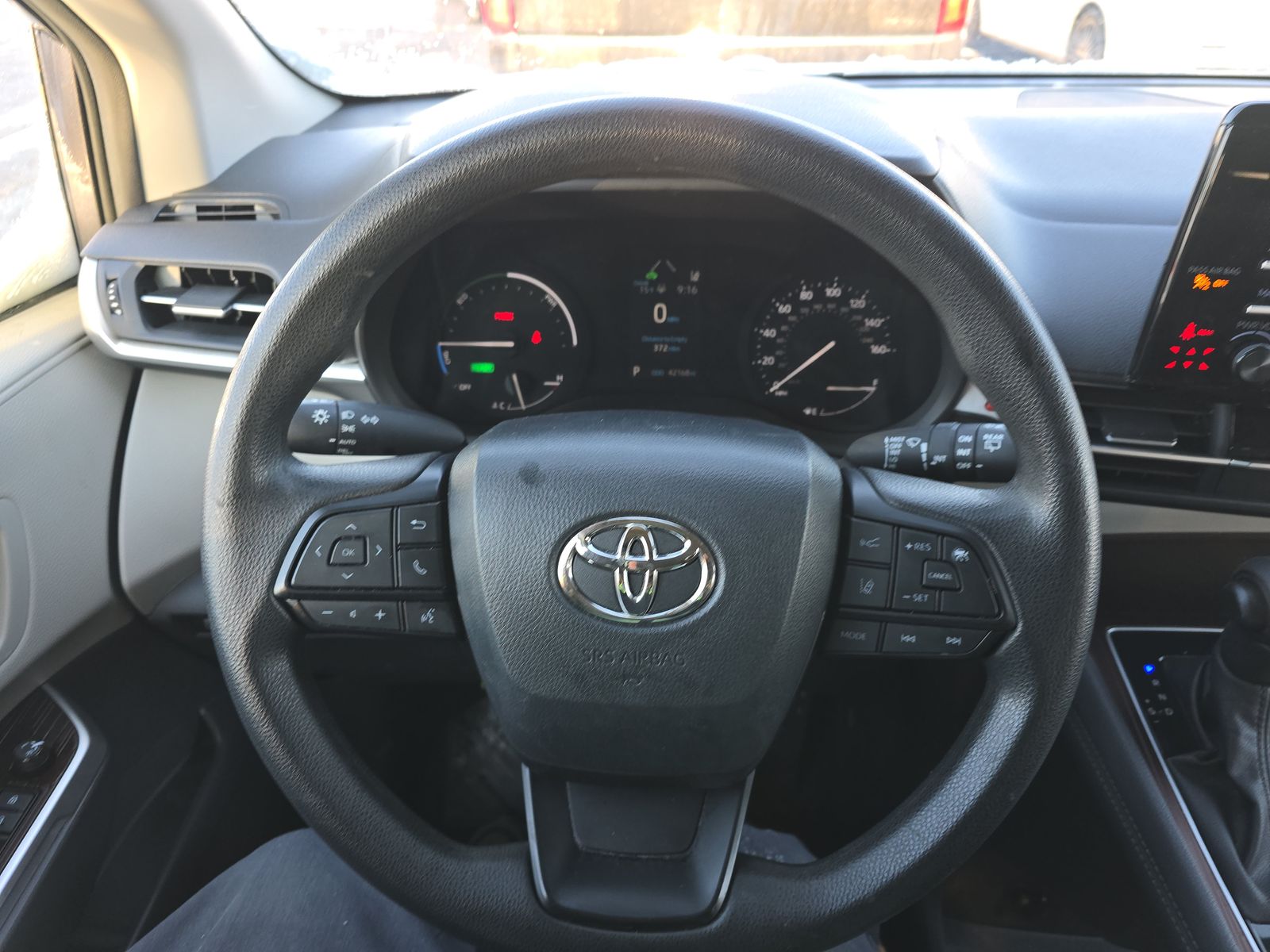 2024 Toyota Sienna LE FWD