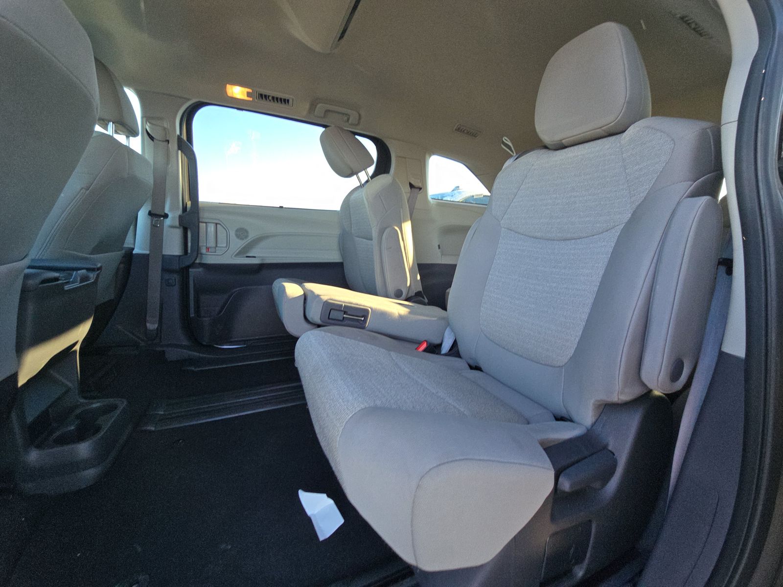 2024 Toyota Sienna LE FWD