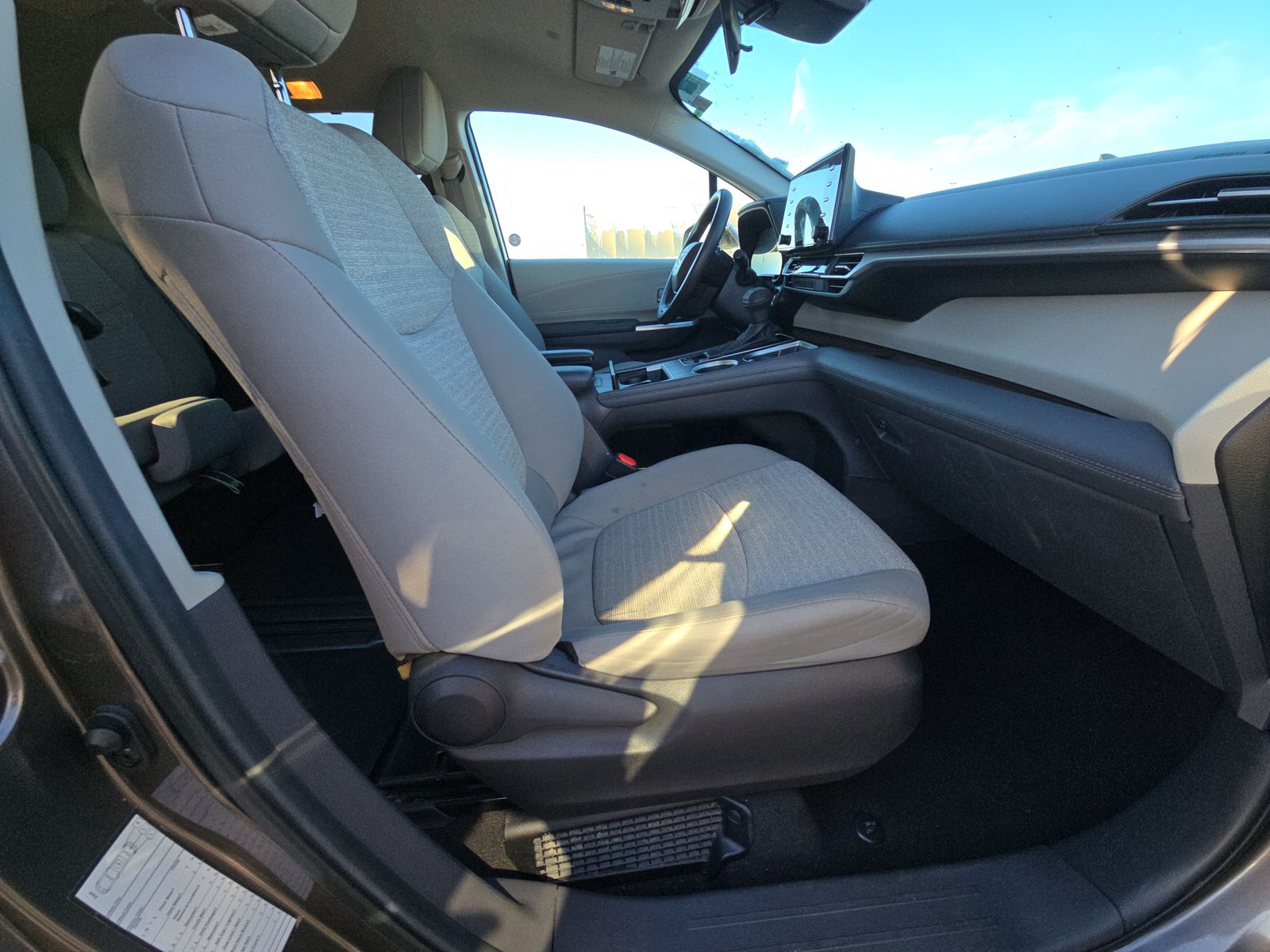 2024 Toyota Sienna LE FWD