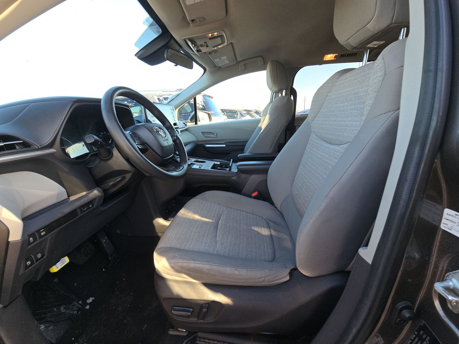 2024 Toyota Sienna LE FWD