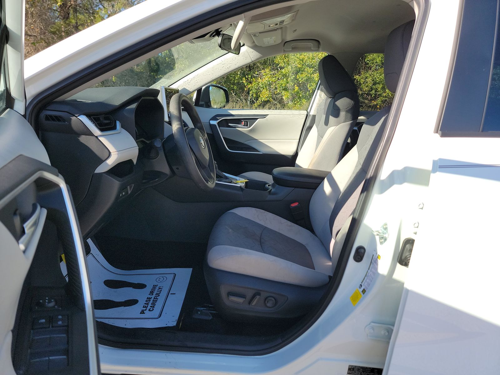 2024 Toyota RAV4 XLE FWD