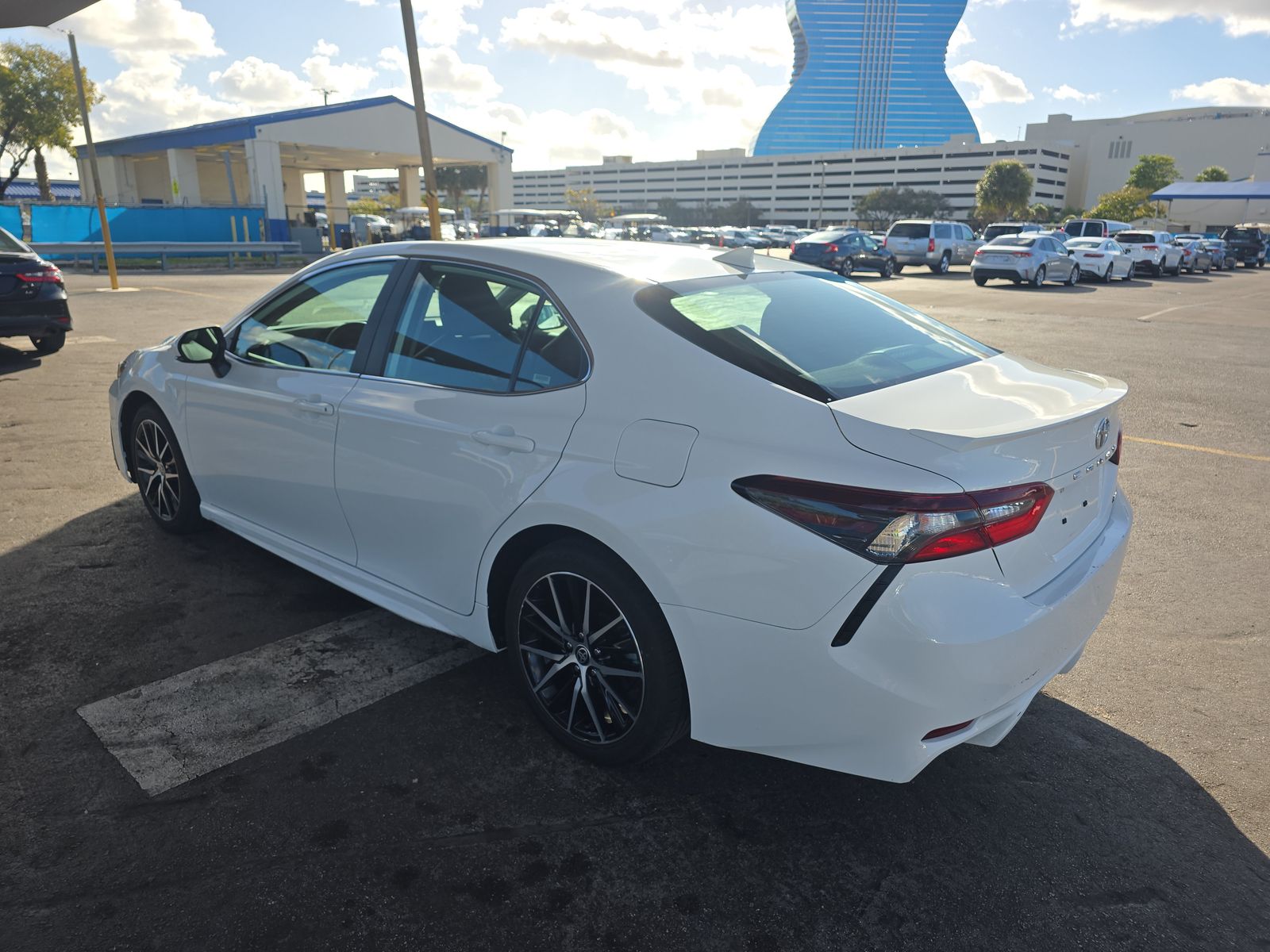 2024 Toyota Camry SE FWD