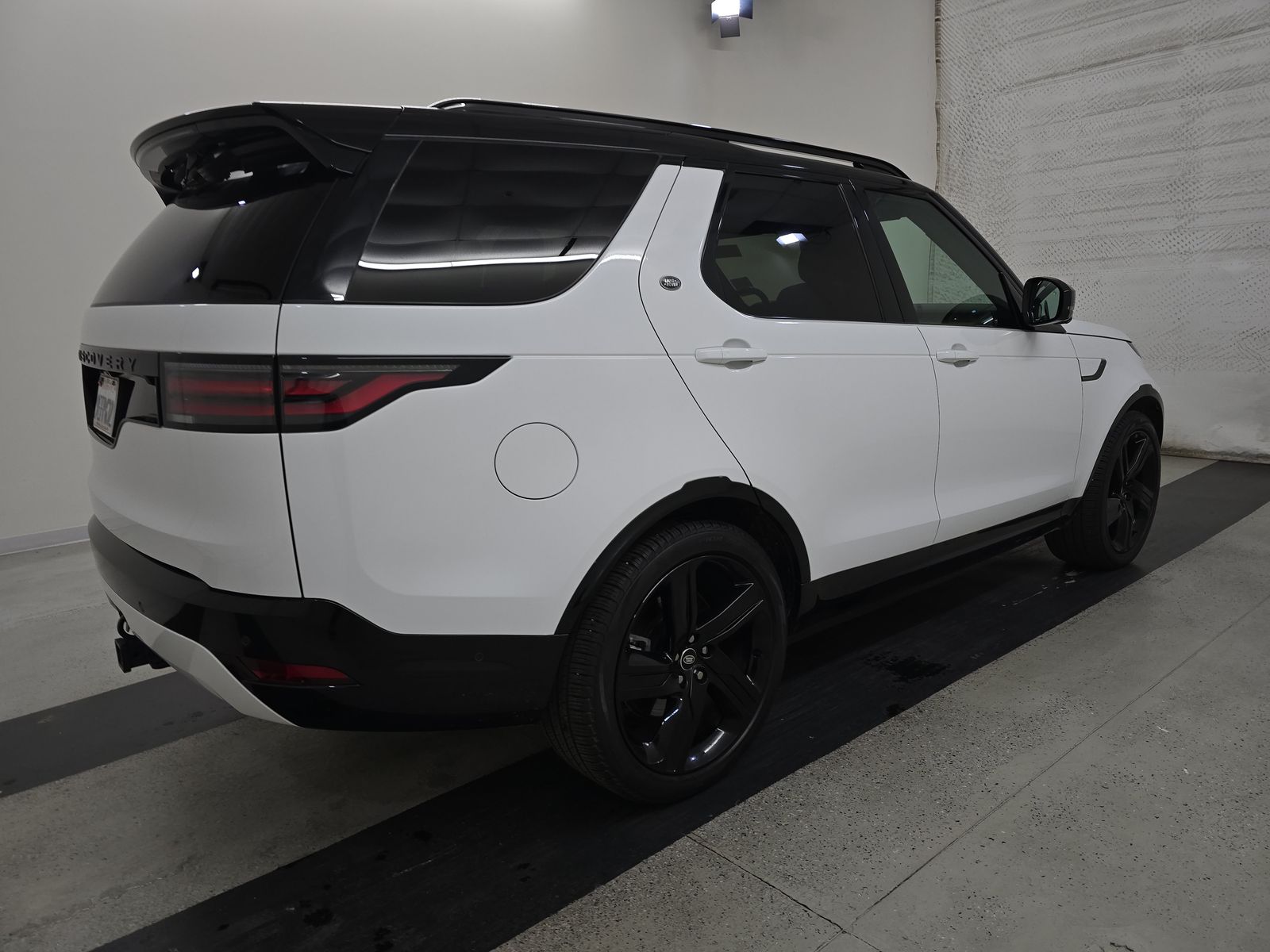 2023 Land Rover Discovery R-Dynamic HSE AWD