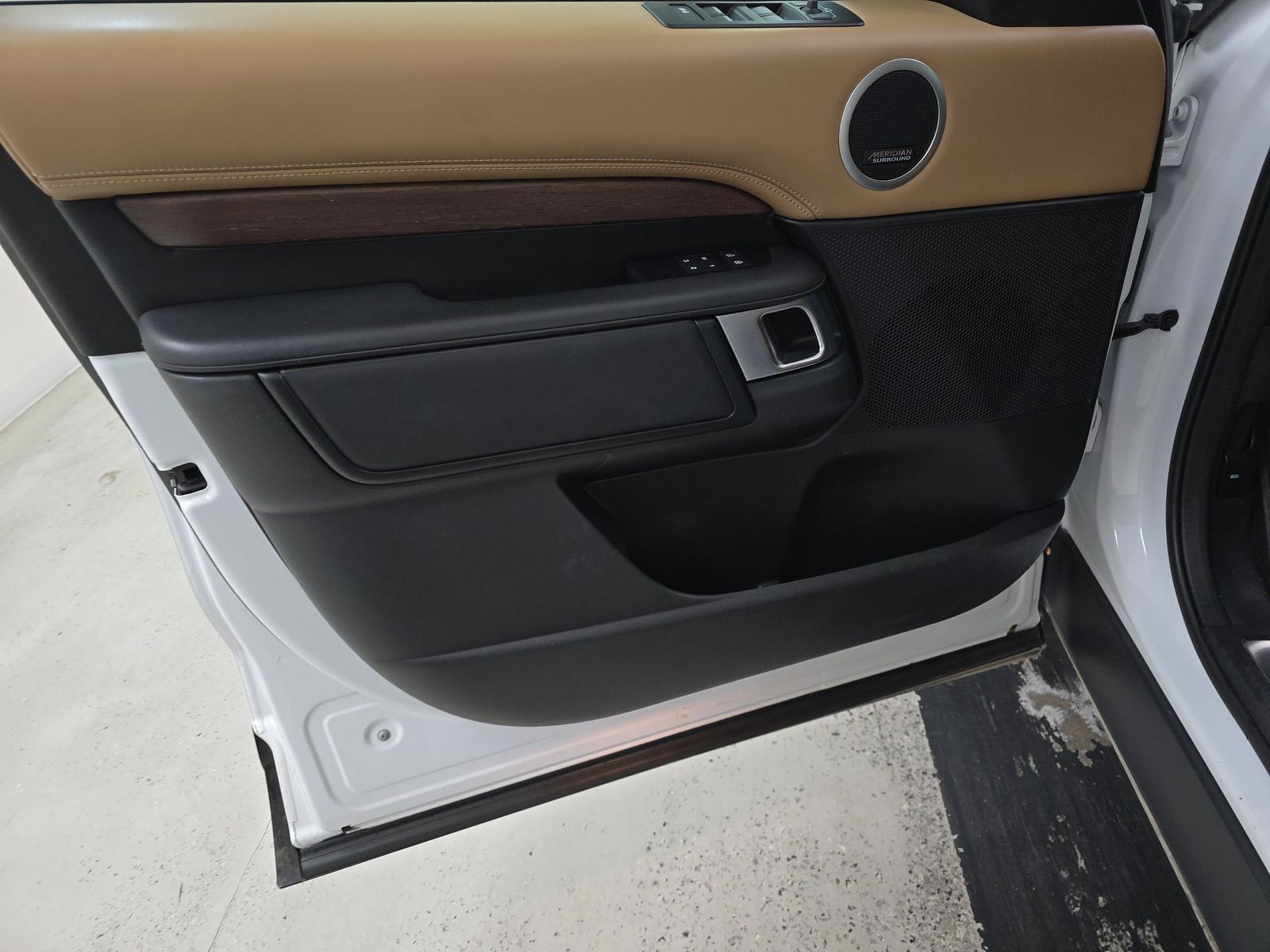 2023 Land Rover Discovery R-Dynamic HSE AWD