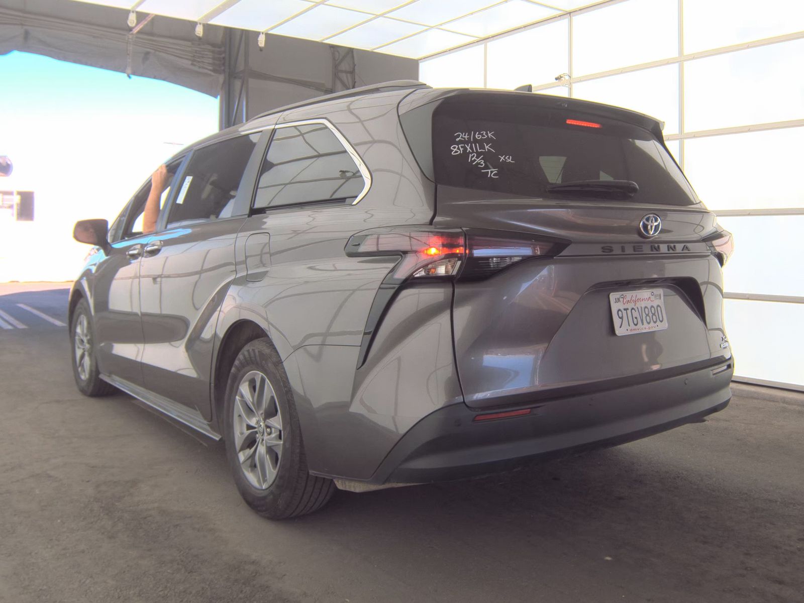 2024 Toyota Sienna XLE FWD