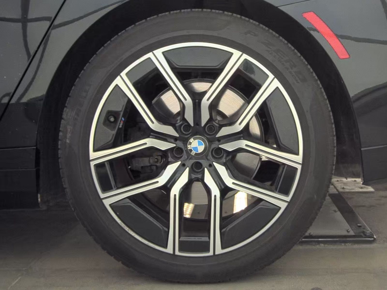 2025 BMW 7 Series 740i RWD