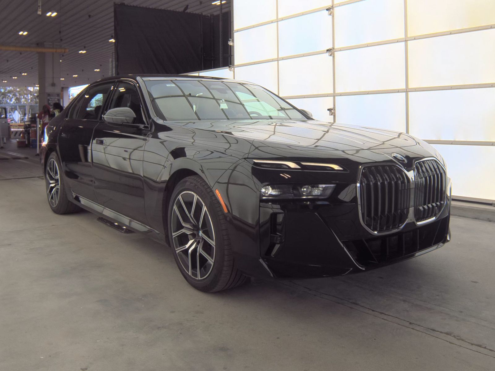 2025 BMW 7 Series 740i RWD