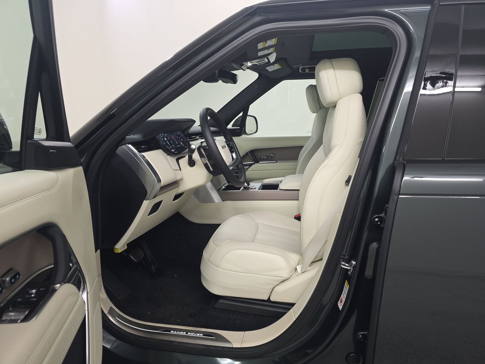 2025 Land Rover Range Rover SE AWD