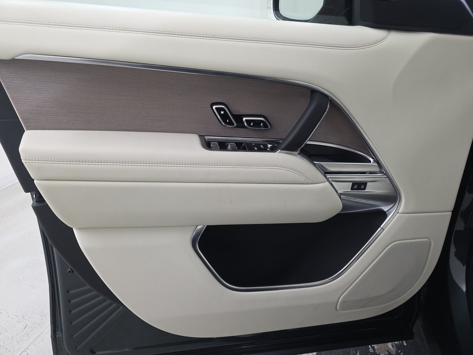 2025 Land Rover Range Rover SE AWD