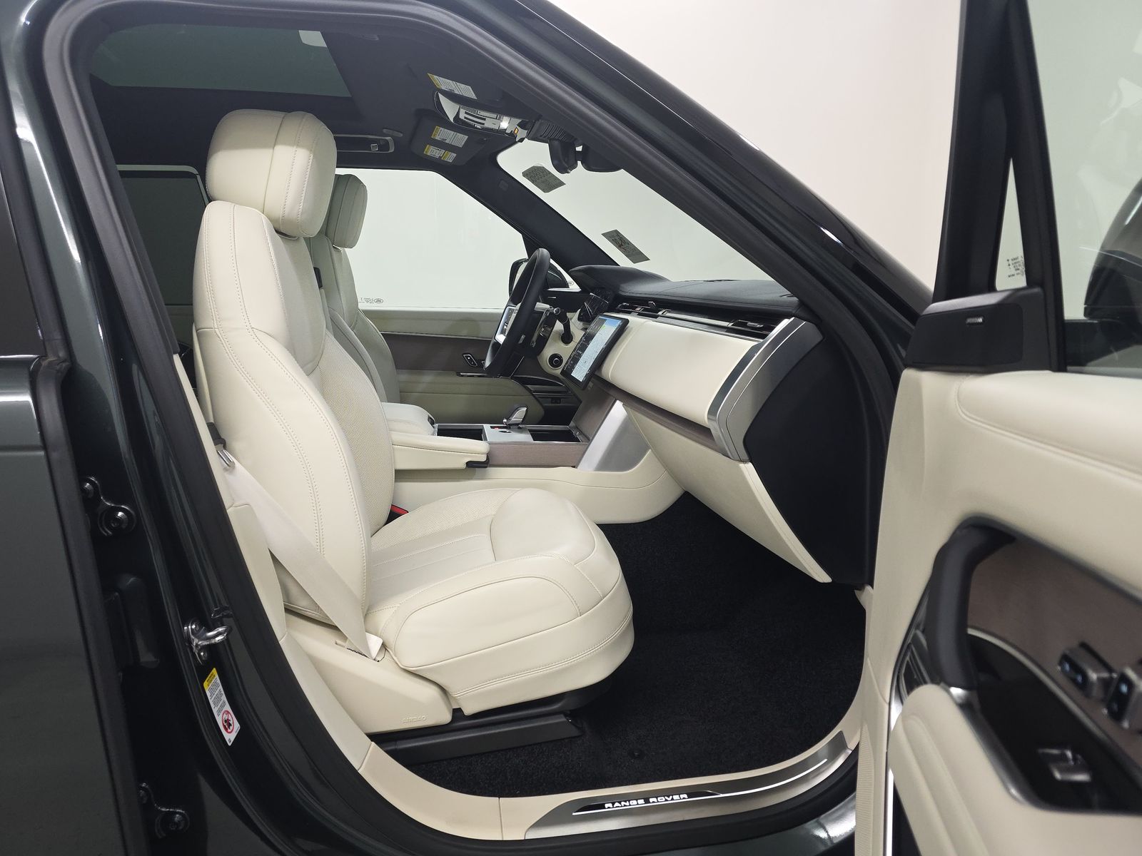 2025 Land Rover Range Rover SE AWD