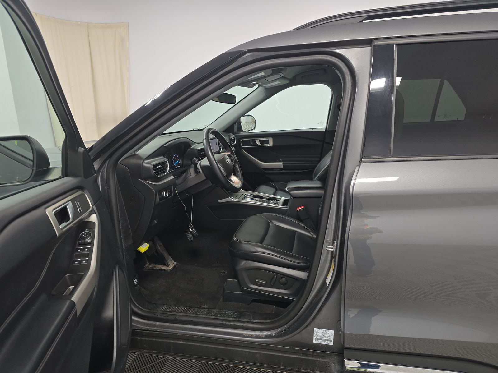 2023 Ford Explorer XLT AWD