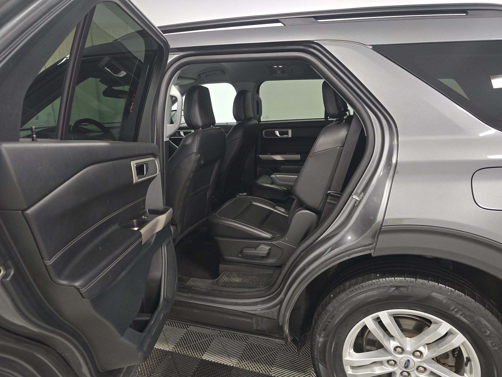 2023 Ford Explorer XLT AWD