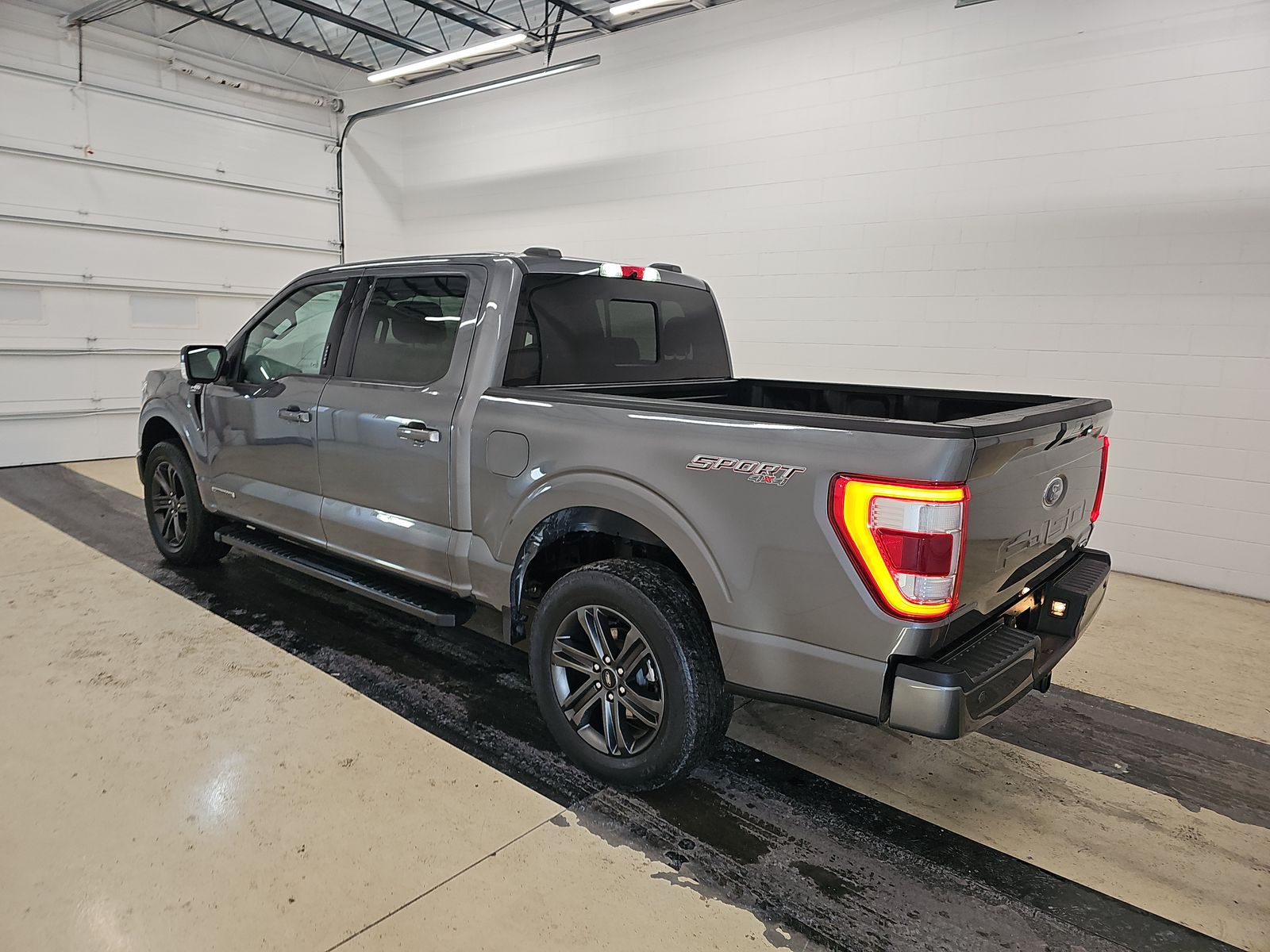 2022 Ford F-150 Hybrid Lariat AWD
