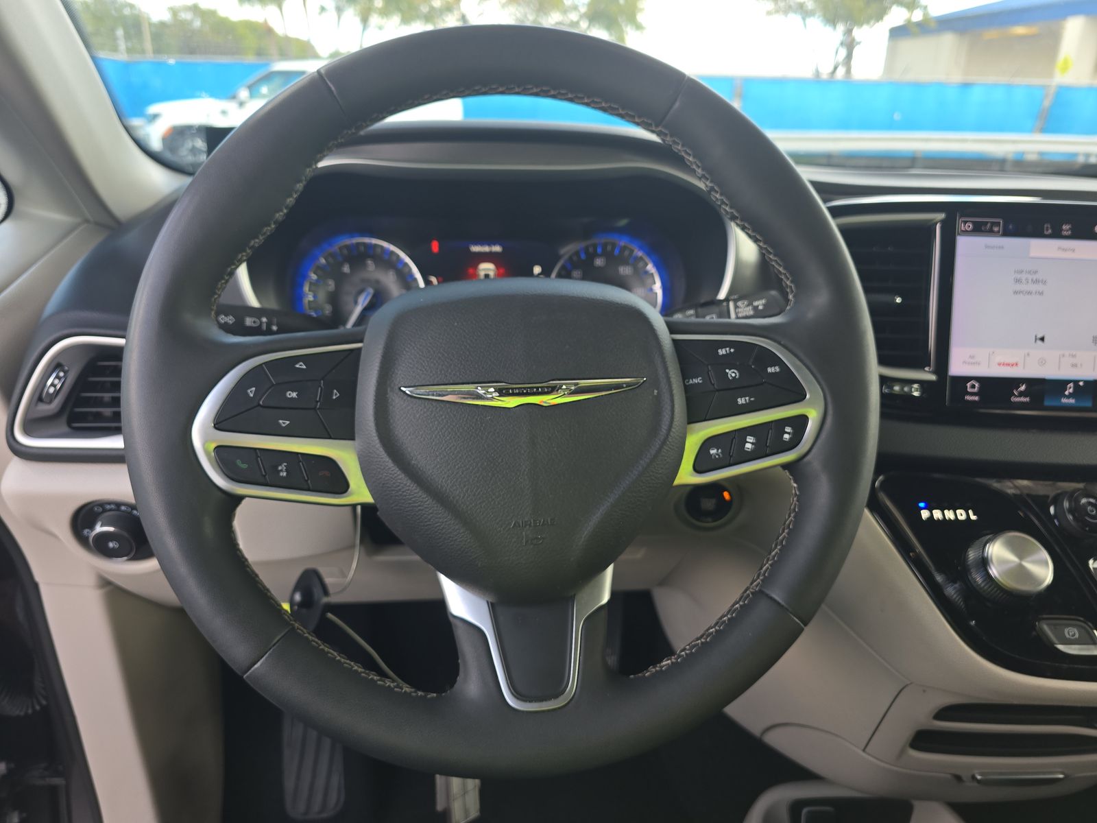 2023 Chrysler Pacifica Touring L FWD