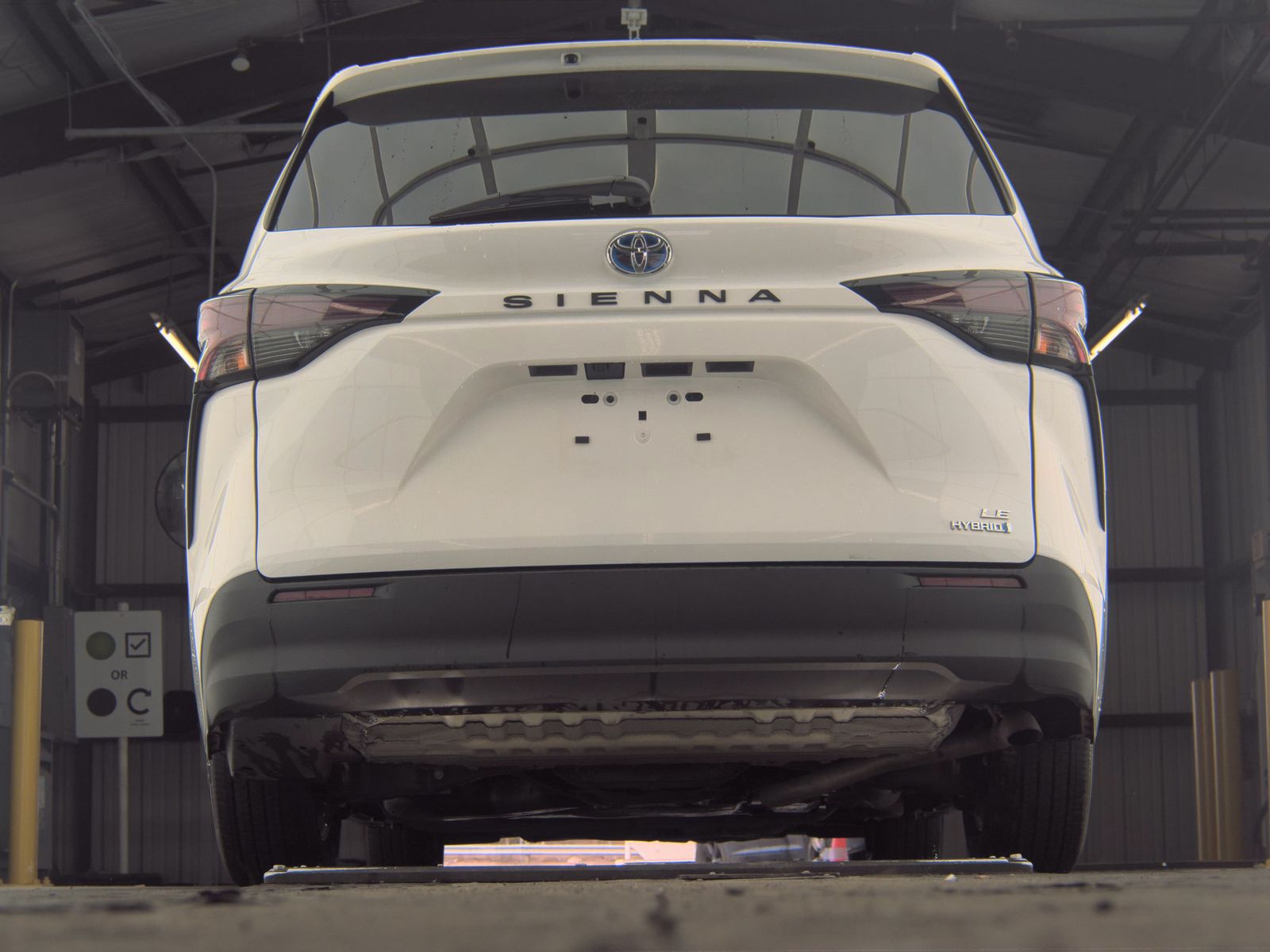 2024 Toyota Sienna LE FWD