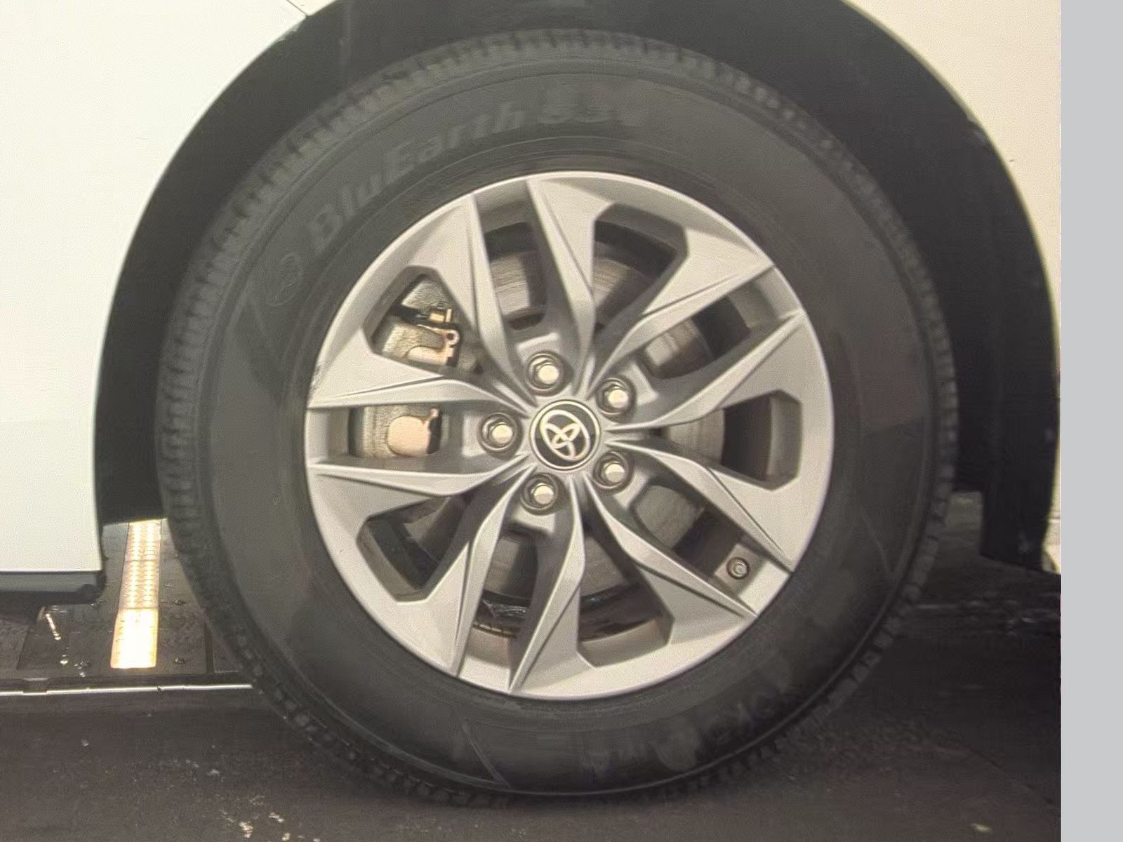 2024 Toyota Sienna LE FWD