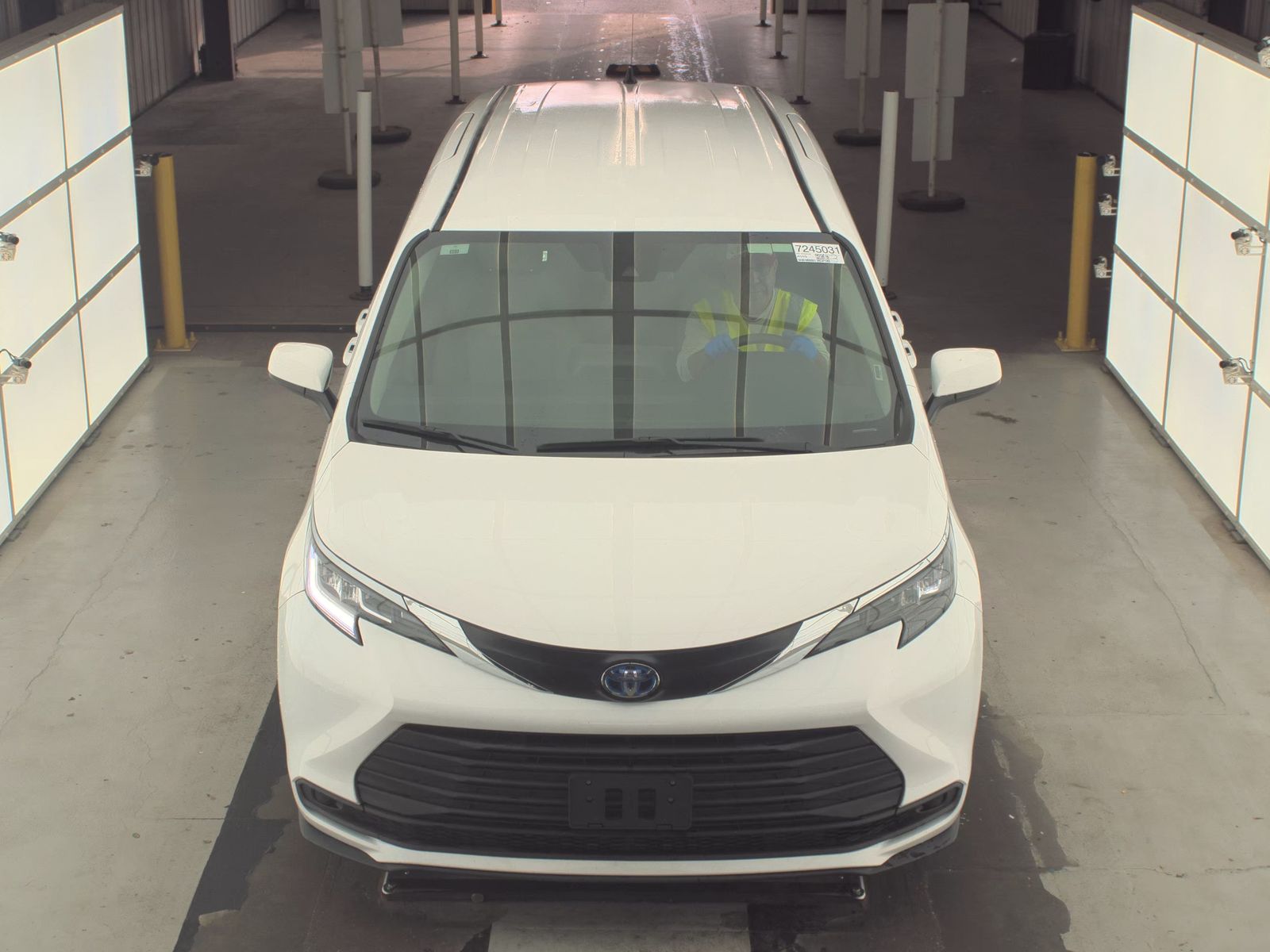 2024 Toyota Sienna LE FWD