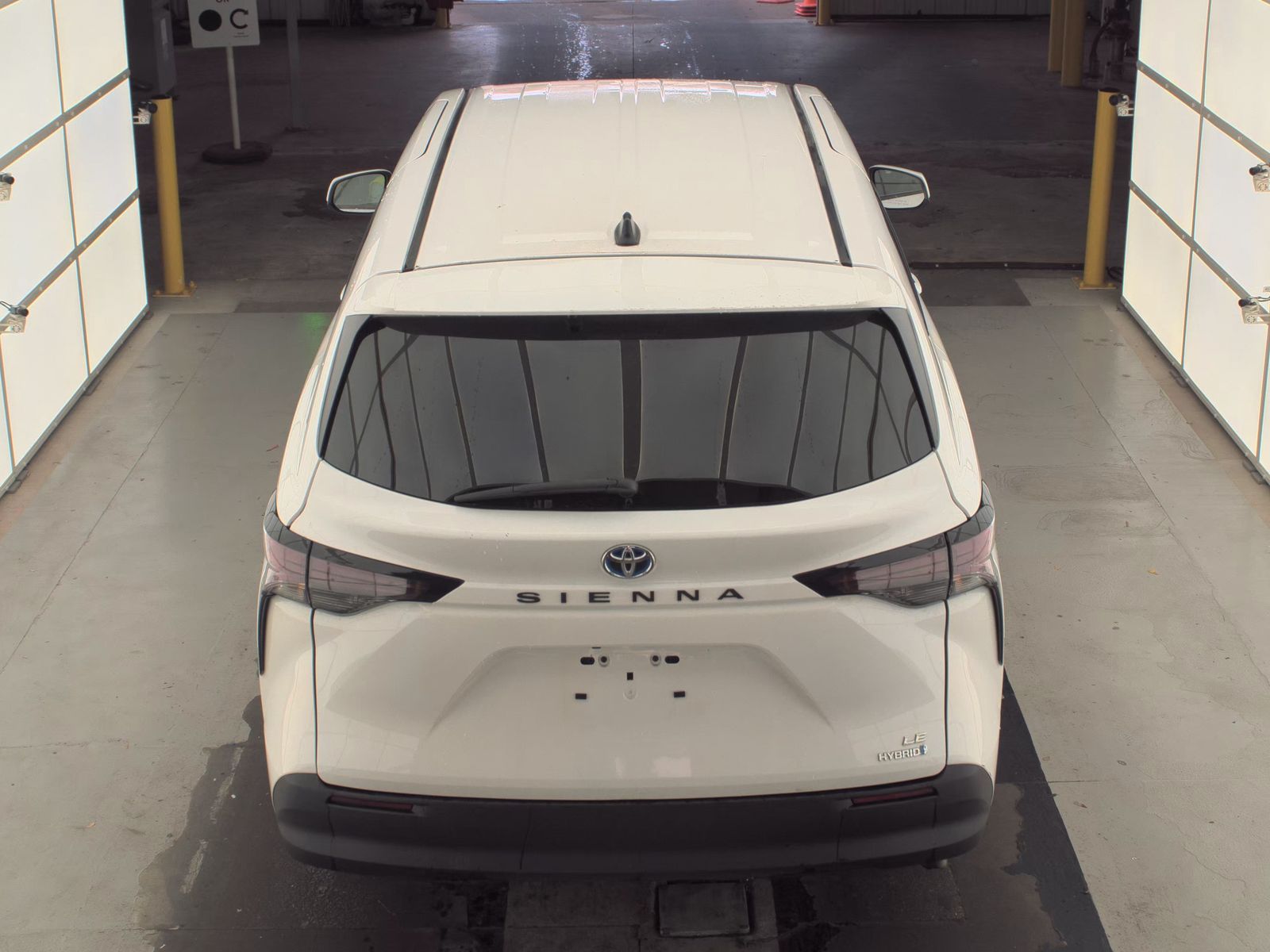 2024 Toyota Sienna LE FWD