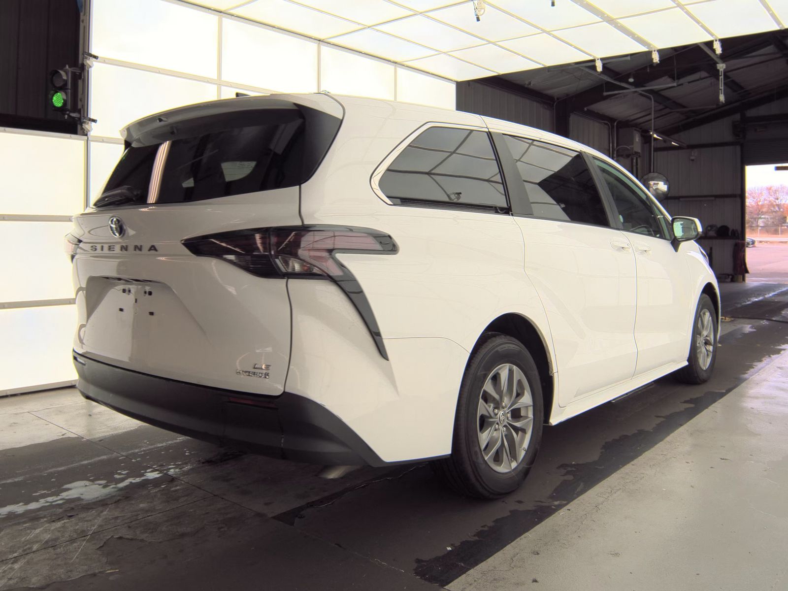 2024 Toyota Sienna LE FWD