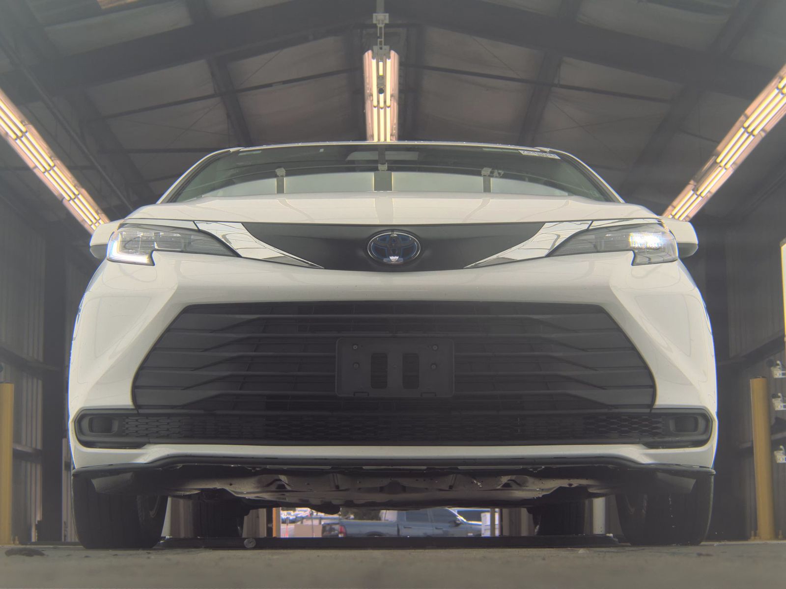 2024 Toyota Sienna LE FWD